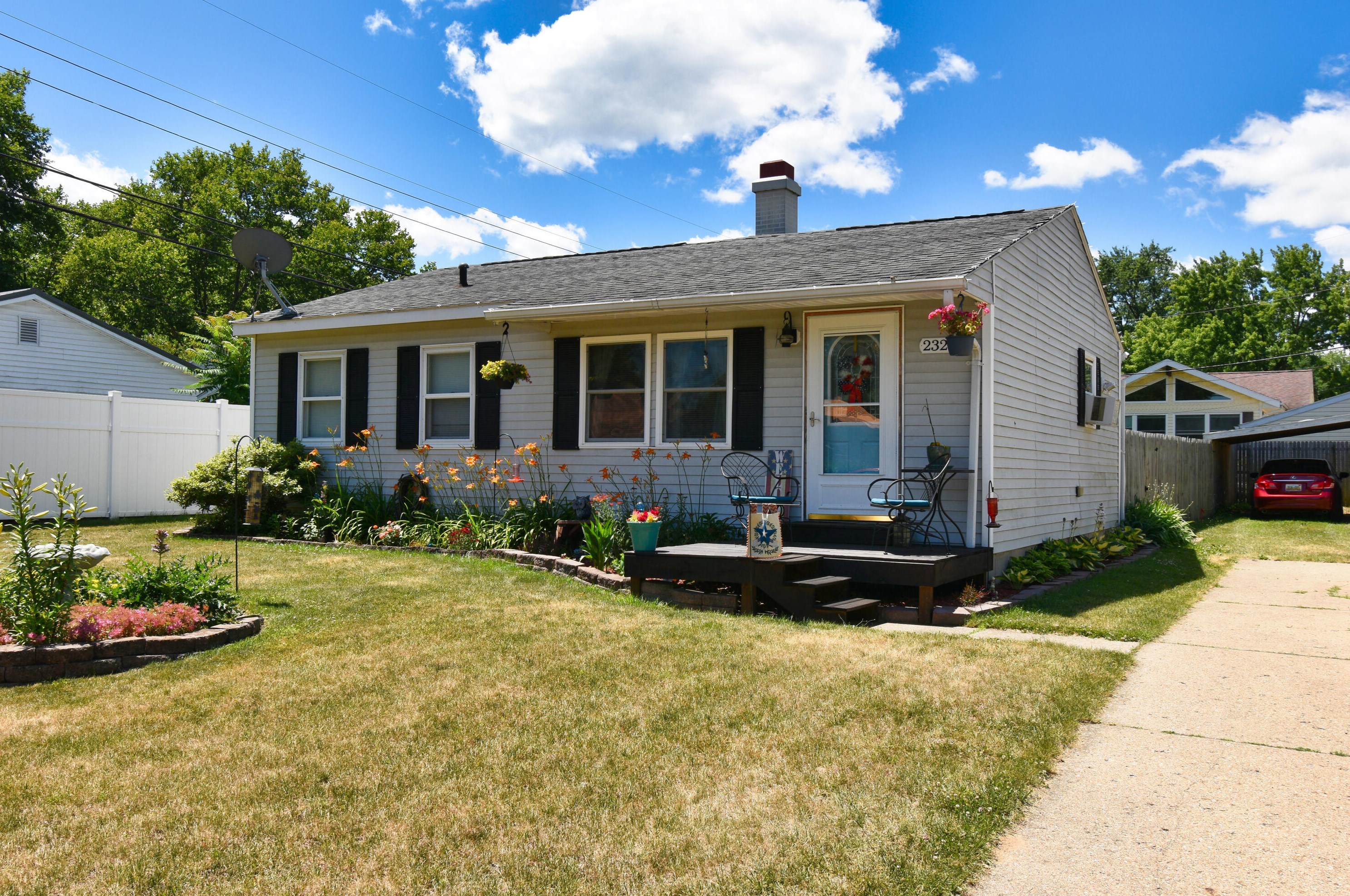 2328 Emerald Dr, Niles, MI 49120