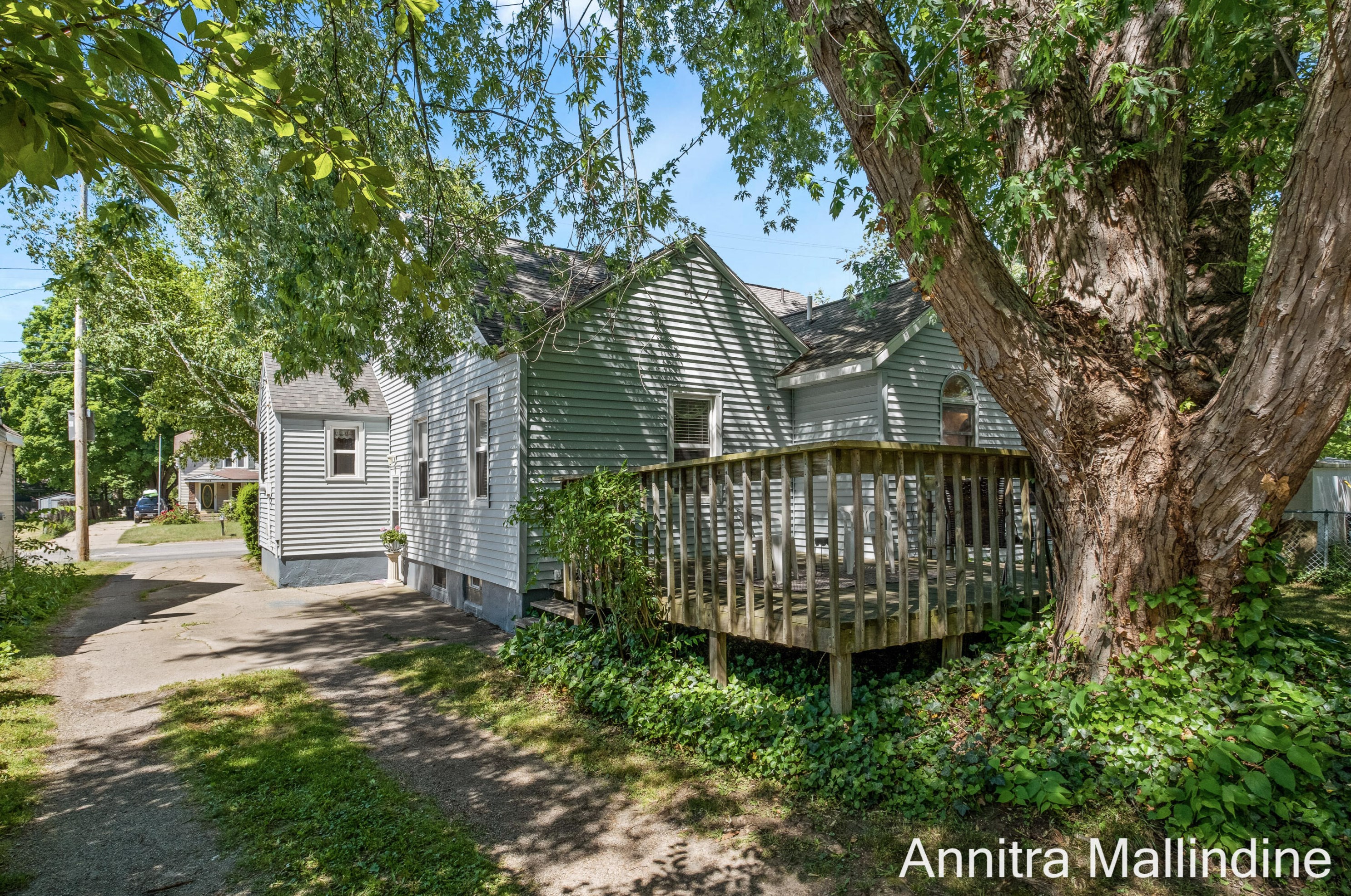 726 4 Mile Rd, Grand Rapids MI  49525-2645 exterior