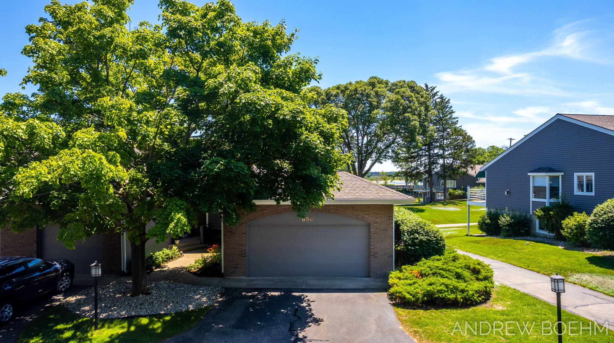 650 Edgewater Dr, Spring Lake, MI 49456