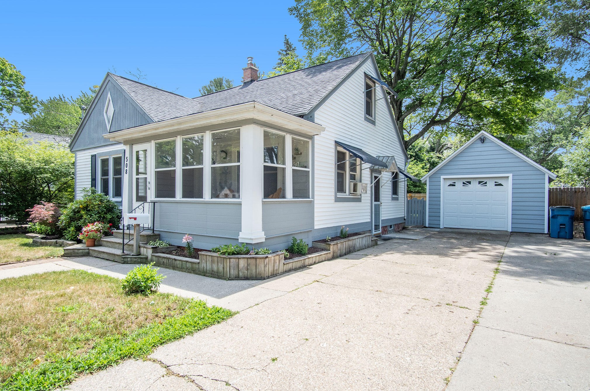 508 E Exchange St, Spring Lake, MI 49456