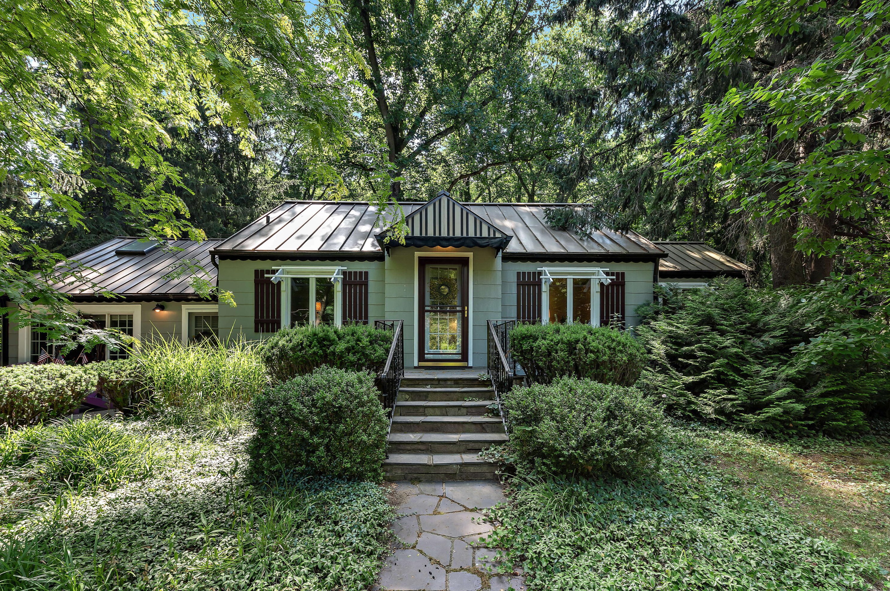 14507 Lakeshore Rd, Lakeside, MI 49116