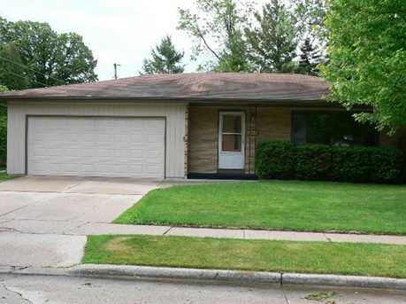 2601 Macarthur Ave - Photo 1