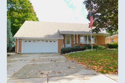 2474 S 93rd St - Photo 1