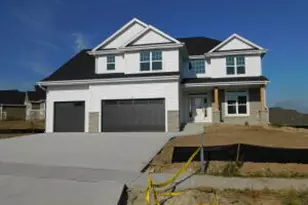 728 Hummingbird Ct, Grafton, WI 53024 - Photo 1