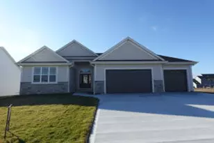 518 Woodside Ct, West Bend, WI 53095 - Photo 1