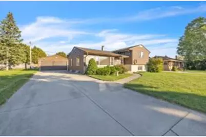 1626 S 165th St, New Berlin, WI 53151 - Photo 1