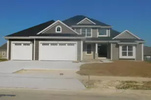 720 N Sparrow Wy, Grafton, WI 53024 - Photo 1