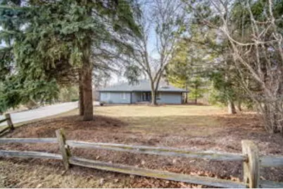 W238N4683  Woods Edge Dr, Pewaukee, WI 53072 - Photo 1