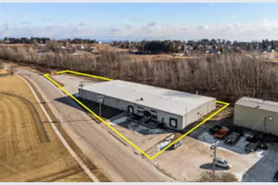 1025 E Albert Dr, Manitowoc, WI 54220 - Photo 1