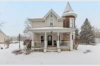 345  Cottonwood Ave, Hartland, WI 53029 - Photo 1
