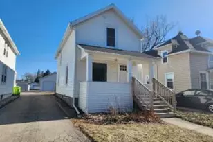 914 E Wisconsin St, Delavan, WI 53115 - Photo 1