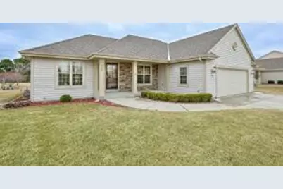 565  Farmstead Dr, Slinger, WI 53086 - Photo 1