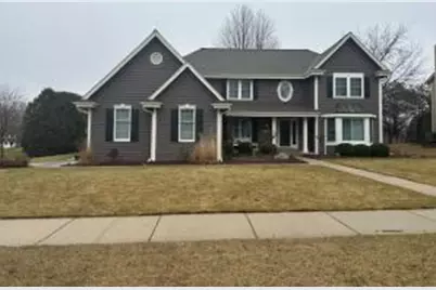 W70N464  Cedar Pointe Ave, Cedarburg, WI 53012 - Photo 1