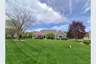 W289N3677  Huntsman Ct, Delafield, WI 53072 - Photo 1