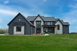 2819 Windward Ln, Delafield, WI 53018 - Photo 1