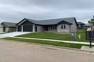 601 Grand Meadow Dr, Holmen, WI 54636 - Photo 1