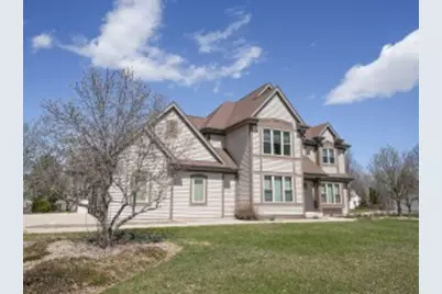 8800 W Marshfield Ct, Franklin, WI 53132 - Photo 1