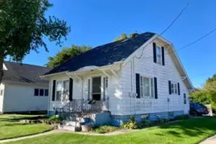 2420 Lincoln Ave, Two Rivers, WI 54241 - Photo 1