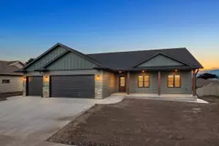 840 Crockett Dr, Holmen, WI 54636 - Photo 1