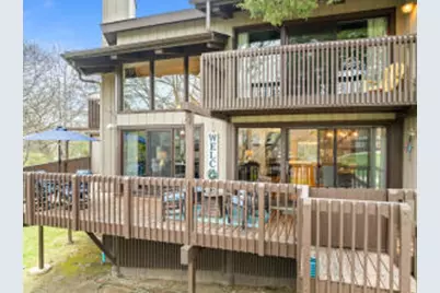 880 W Windsor Dr, Fontana, WI 53125 - Photo 1