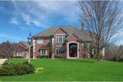 W286N3284  Woodgate Ct, Delafield, WI 53072 - Photo 1