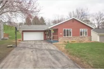 304  Regent Dr, La Crescent, MN 55947 - Photo 1