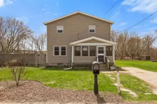 9071 S Annette Pl, Oak Creek, WI 53154 - MLS 1859409