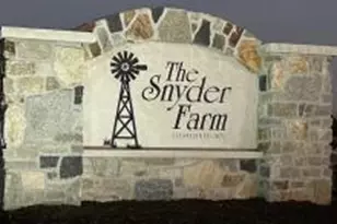 W354N6260 Williams Ct, Oconomowoc, WI 53066 - Photo 1