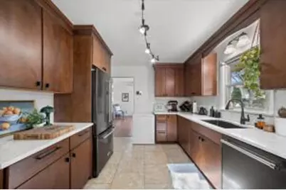 931 W Eula Ct, Glendale, WI 53209 - Photo 1