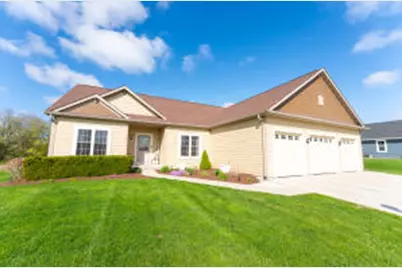 W276N402  Arrowhead Trl, Pewaukee, WI 53188 - Photo 1