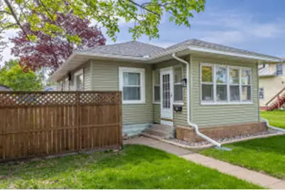 2031  Charles St, La Crosse, WI 54603 - Photo 1