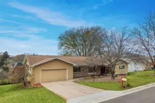 926 Cliffwood Ln, La Crosse, WI 54601 - Photo 1