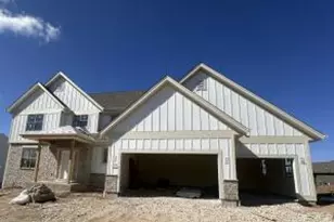 W194N5445 Broadwing Cir, Menomonee Falls, WI 53051 - Photo 1