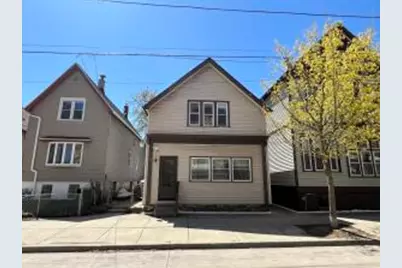 923 E Clarke St, Milwaukee, WI 53212 - Photo 1