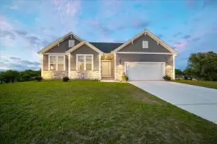 N57W18614 Dandelion Ct, Menomonee Falls, WI 53051 - Photo 1