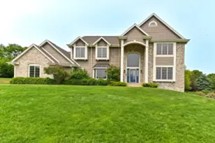 W292N4163 Prairie Wind Cir, Delafield, WI 53072 - Photo 1