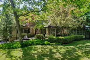 933 Juneau Dr, Fontana, WI 53125 - Photo 1