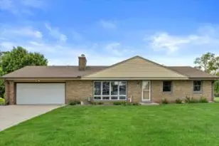 16426 W Crescent Dr, New Berlin, WI 53151 - Photo 1