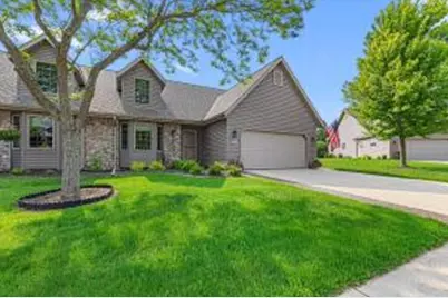 W203N16129  Pin Oak Cir, Jackson, WI 53037 - Photo 1