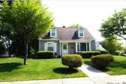 118  Summit Dr, Port Washington, WI 53074 - Photo 1