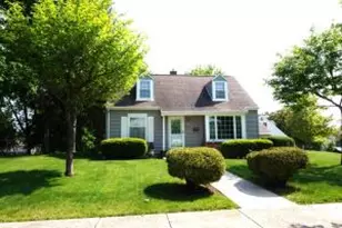 118 Summit Dr, Port Washington, WI 53074 - Photo 1