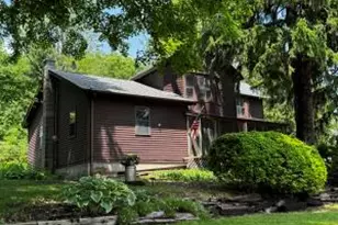 432 W Capitol Dr, Hartland, WI 53029 - Photo 1