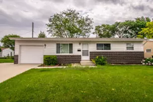 639 Eastern Ave, West Bend, WI 53095 - Photo 1