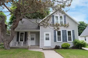 846 N 12th St, Manitowoc, WI 54220 - Photo 1