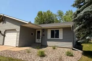 1127 Schafer Dr, Onalaska, WI 54650 - Photo 1