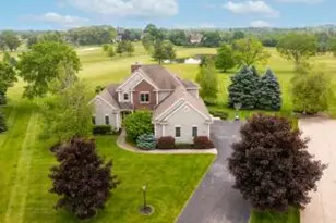 W236N8438 Clubhouse Cir, Lisbon, WI 53089 - Photo 1