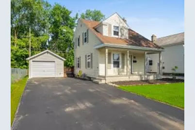 410  Riverview Dr, Manitowoc, WI 54220 - Photo 1