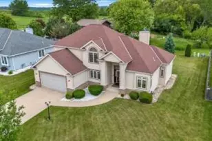 5056 W Evergreen St, Franklin, WI 53132 - Photo 1