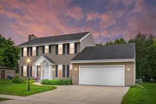 1333 Mockingbird Dr, Oconomowoc, WI 53066 - Photo 1