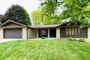 162 Laurel Dr, West Bend, WI 53095 - Photo 1